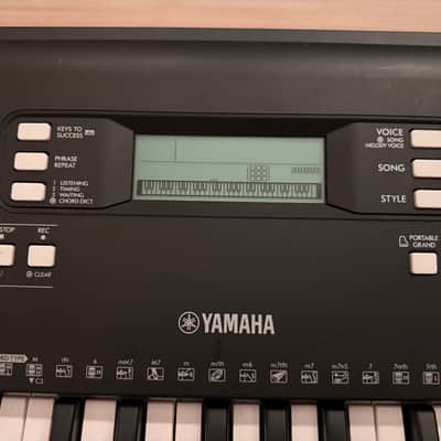 Yamaha PSR-E373 61-Key Portable Keyboard 2020 - Present - Black image 2