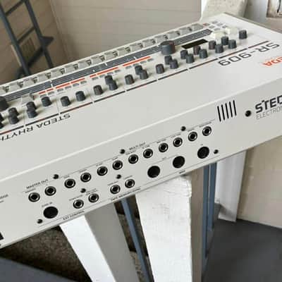 STEDA Electronics SR-909 Drum Machine TR-909 Replica image 4