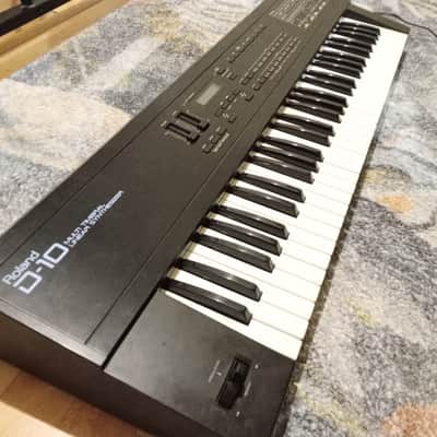 Roland D-10 61-Key Multi-Timbral Linear Synthesizer 1988 - 1992 - Black