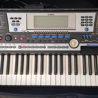 Yamaha PSR 540 Keyboard w/ Case