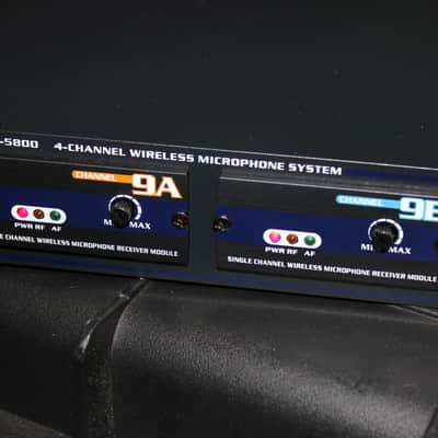 VocoPro UHF-5800 Plus 4-Mic Wireless System with Case image 4