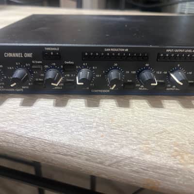 dbx 1066 Dual-Channel Compressor / Limiter / Gate 2010s - Black image 2