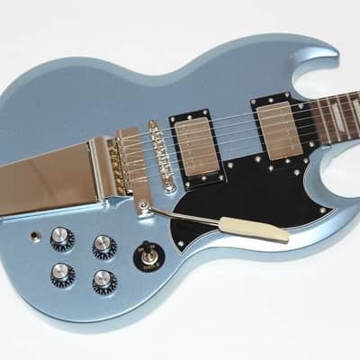 Epiphone Limited-Edition G-400 Deluxe Electric Guitar w/ Maestro Vibrato Tailpiece image 2