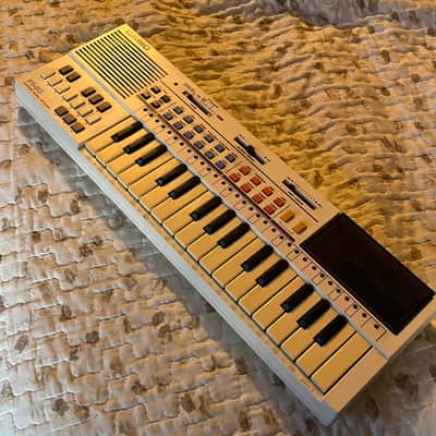 Casio PT-80 32-Key Mini Synthesizer 1980s - White