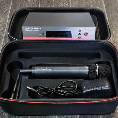 Sennheiser EW 100 G3-835-Wireless Handheld Microphone System (Band C, 734-776 MHz) 2010s - Black image 3