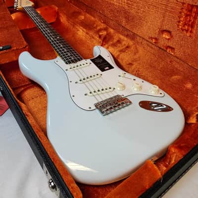Fender American Vintage 1965 Stratocaster, Round-Lam Rosewood Fingerboard, Sonic Blue image 2