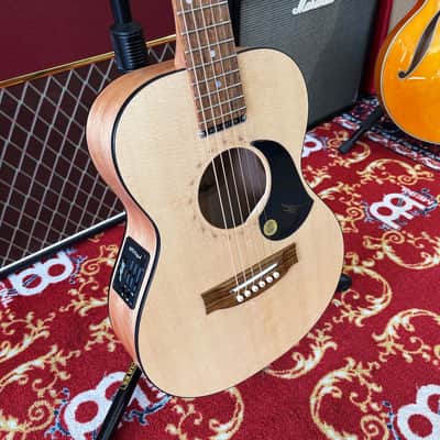 Maton Mini EM6 w/ Case image 3