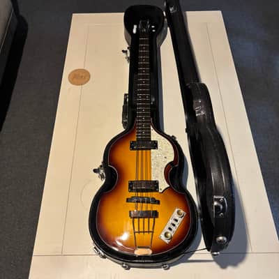 Hofner Icon Series Violin Bass with hard shell case image 1