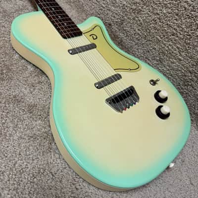 Danelectro 56-U2 Aqua Burst w/ Tweed Dano Gig Bag image 2