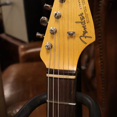 Fender '62 Stratocaster Relic-CC Faded Aged Daphne Blue image 3