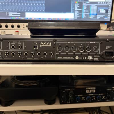 Akai MPC2500 with XL LCD Screen and paid JJOS image 14
