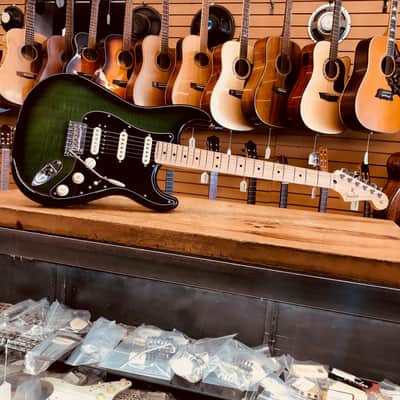 Fender Limited Edition Player Stratocaster 2021 Green Burst Electric Guitar