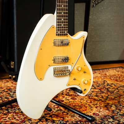 Eastwood Breadwinner 2010s - White W/ Original Hardcase image 5