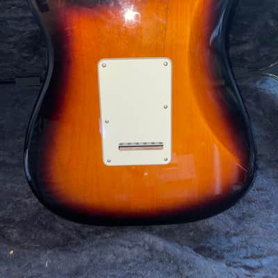 Fender American Deluxe Stratocaster V-Neck with Maple Fretboard 2-Color Sunburst image 4