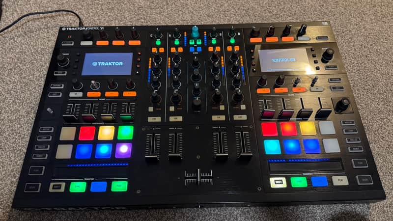 Native Instruments Traktor Kontrol S8 2010s - Black image 1
