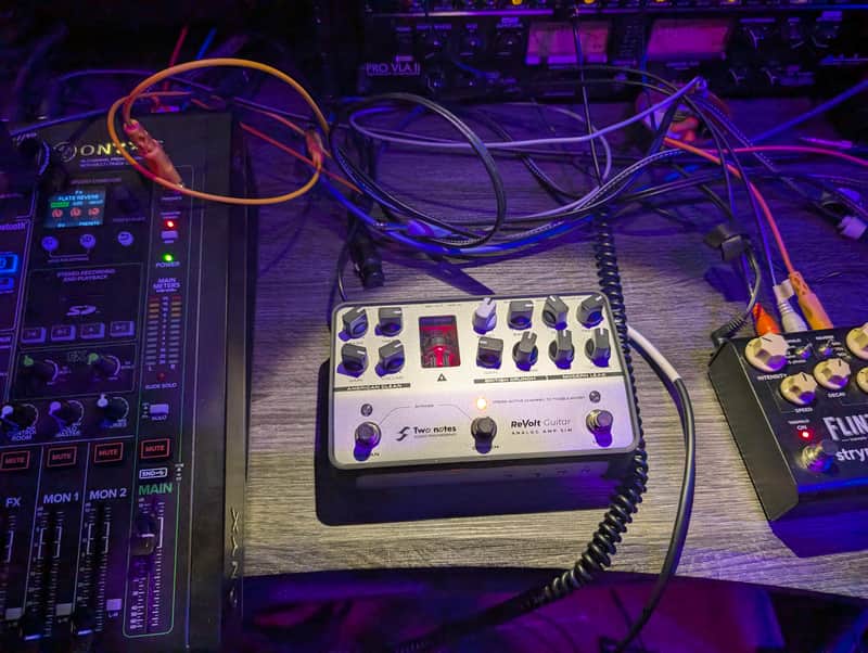 Two Notes ReVolt Guitar