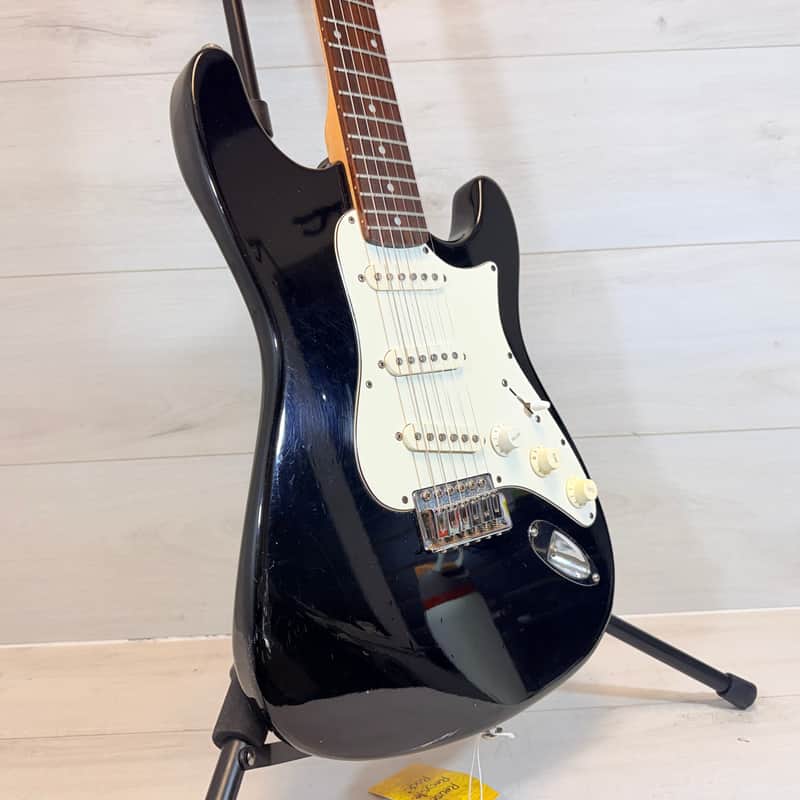 Silvertone Samick Silvertone S-Style Electric Guitar Black Rosewood Fingerboard Late 1980s to Early 1990s image 1