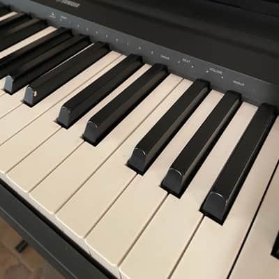 Yamaha P-35 88-Note Digital Piano in Black Bild 7