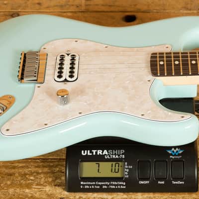 Fender Tom DeLonge Stratocaster - Rosewood - Daphne Blue image 8