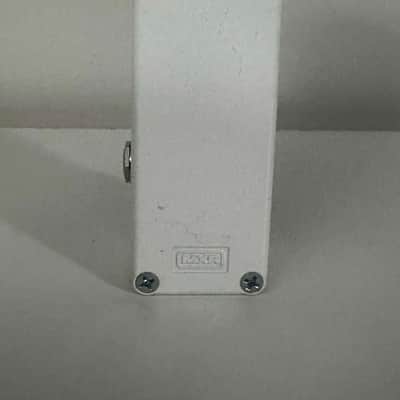 MXR M282 Dyna Comp Mini Bass Compressor 2019 - Present - White image 2