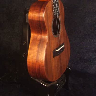 Handcrafted Concert Ukulele, Solid Hawaiian Koa, MOP Inlay, Soft-bag, Bruce Wei UG15-2934 image 4