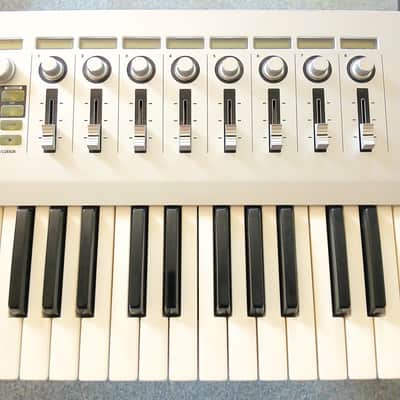 KORG Kontrol 49 Midi Controller - Silver image 4