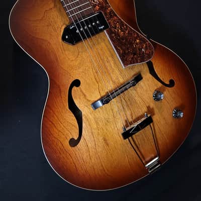Godin 5th Avenue Kingpin 2010s - Cognac Burst image 1