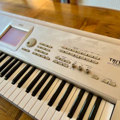 Korg Triton Studio 61-Key 120-Voice Polyphonic Workstation 2002 - 2005 - Silver image 2