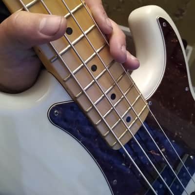 Fender P-Bass Deluxe 2016 Translucent White USA , WOW image 11