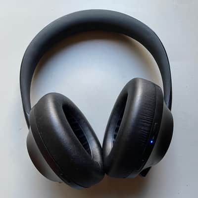 Bose Headphones 700 Wireless Noise Canceling with charging case (Read) image 5