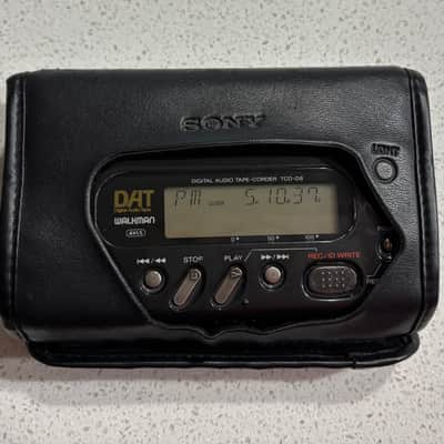 Sony DAT Walkman TCD-D8 1995 - Black image 2