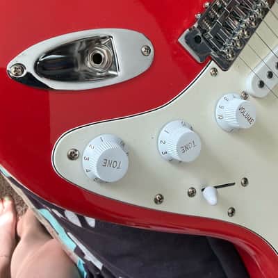 Squier Standard Stratocaster with Maple Fretboard 2001 - 2018 - Candy Apple Red image 5