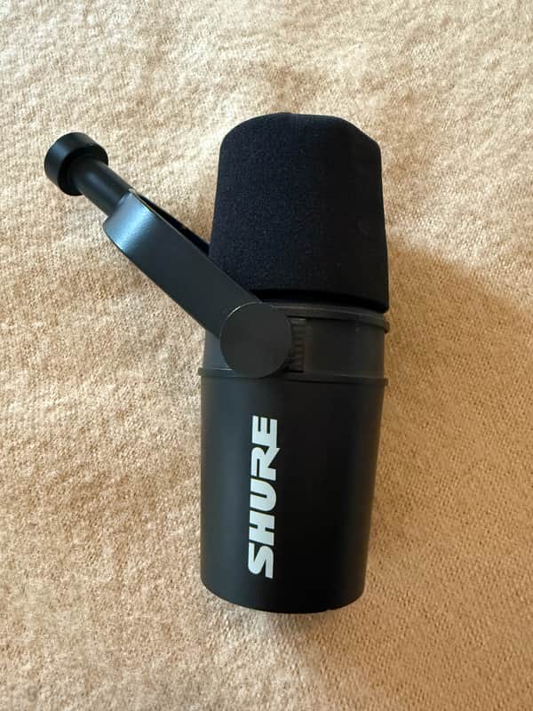 Shure MV7 Dynamic USB Podcast Microphone 2020 - Present - Black image 1