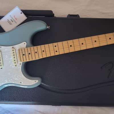 Fender American Professional Stratocaster with Maple Fretboard 2017 Sonic Grey image 17