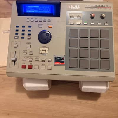 Akai MPC2000XL ORIGINAL BOX +NEW BLUE screen+ 8outs + CF + EB16 + original manual image 17