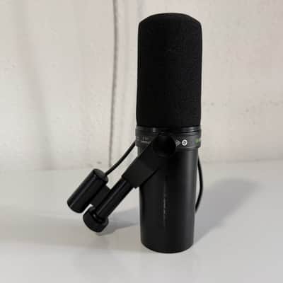 Shure SM7dB Cardioid Dynamic Microphone with Built-In Preamp 2023 - Present - Black image 2