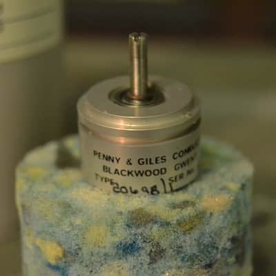 Penny & Giles D20698 precision potentiometer image 2