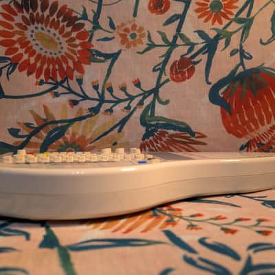 Suzuki OM-108 Omnichord Reissue 2024 - Present - White image 8