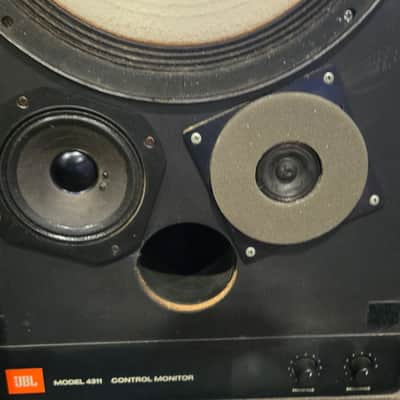 Very Nice JBL 4311 and Grilles (L-100) Read image 7