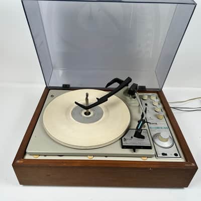 Immagine KLH Model 24 FM/AM Integrated Amplifier Turntable - 5