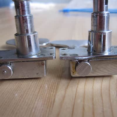 1 tuner -  flat Grover D/G vintage Rickenbacker 4001 tuner wavy 1968 1969 1970 1971 1972 1973 image 9