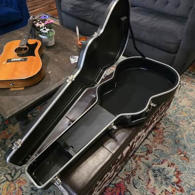 Used SKB Molded Hardshell Grand Concert Guitar Case image 6