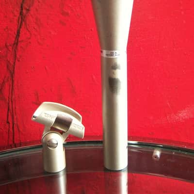Vintage 1980's Shure SM60 dynamic microphone Silver w clip and pouch image 9
