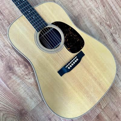 Martin Standard Series D-28 Natural image 6