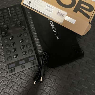 Native Instruments Traktor x1 mk3 2025 - Matte black image 3