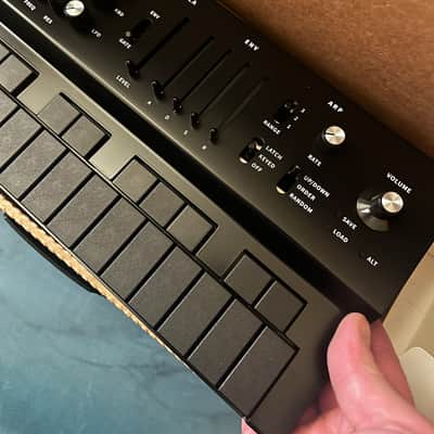 Vongon Replay 28-Key Digital Synthesizer 2024 - Present - Black image 4