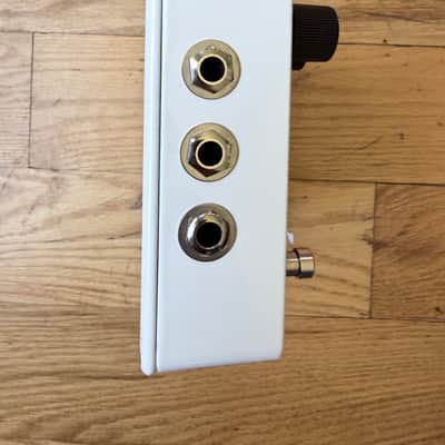 Electro-Harmonix Deluxe Memory Man 1100-TT Tap Tempo 1100Ms Analog Delay 2011 - Present - Blue image 2