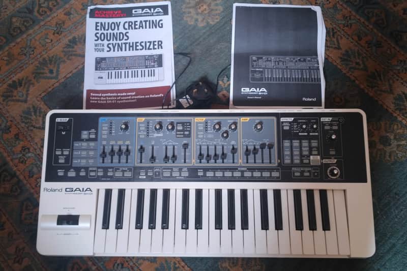 Roland SH-01 GAIA 37-Key Digital Synthesizer