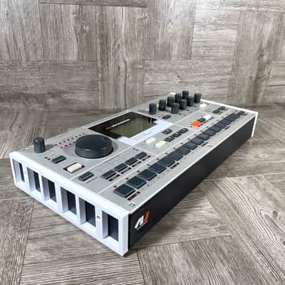 End Cheeks for ELEKTRON Machinedrum / Analog Four / RYTM / Octatrack - WHITE - by KZcraftworks - USA image 2