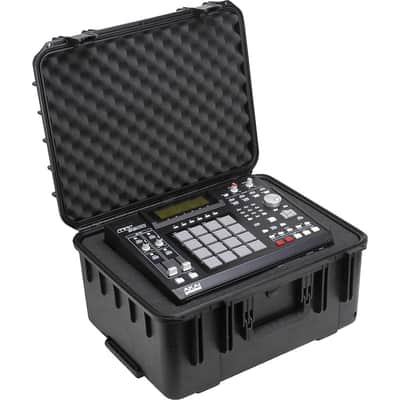 SKB 3I-2015-10B-D Mil-Std Waterproof Rolling Case Regular 10 in. Cubed Foam image 3